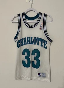 Vintage NBA champion, Charlotte #33 jersey size 36 Alonzo Mourning Hornets Clean - Picture 1 of 5