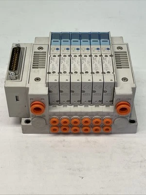SMC Manifold plus (6x) SY3100-5U1 Valves - Image 1 of 4