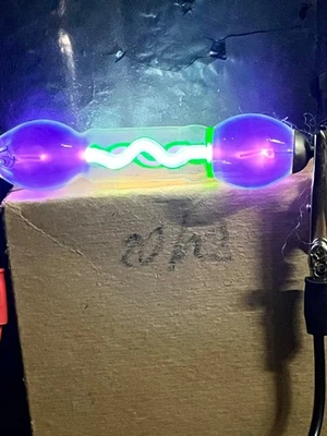 Instrument scientifique - Tube de Geissler - 2.4 - Longueur : 10cm - Photo 1/4