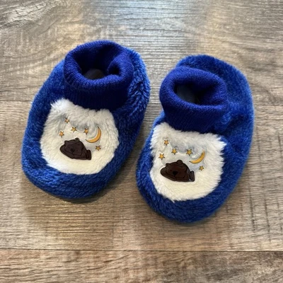 蓝色和白色幼儿拖鞋,带睡熊和握把,尺寸 7-8 — 第 1/4 张图片