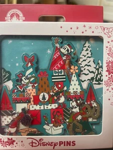 2022 Disney Parks Jumbo Mickey & Friends Castle Christmas Holiday Pin New In Box - Picture 1 of 1