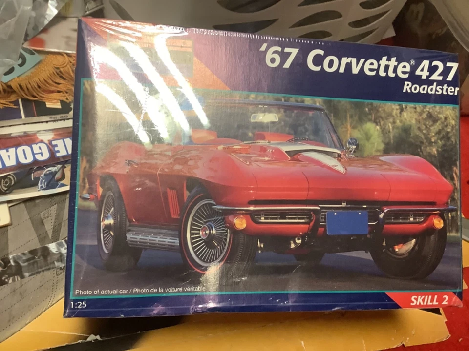 Monogram Model Car Kit 1967 Corvette 427 Roadster 1 25