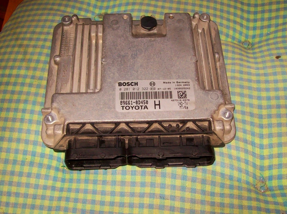 Centralina motore 0281012322 89661-0D450 Toyota Yaris II 66 KW 90 CV 1.4D-4D - Immagine 1 di 1