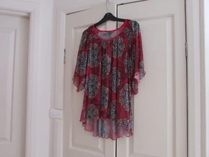 Ladies Top Size M Katies Flutter Sleeves Red with Diff Colours Soft Printed Knit - Picture 1 of 10