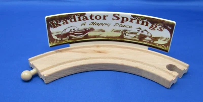 Disney Car KidKraft Radiador Muelles Un Lugar Feliz Letrero Cartelera Repuesto Foto 1 de 4