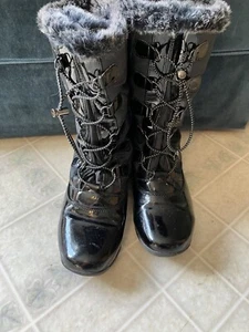 Totes Boots Liz Black Patent look Lined Sz 11 M Bungee Adjustable Front Pull On - Picture 1 of 6
