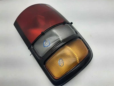 Luz trasera izquierda conductor 00-03 Chevrolet Suburban 1500 19168990 Foto 1 de 4