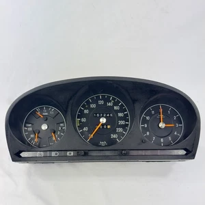 Cuadro de instrumentos velocímetro Mercedes W116 W107 reloj indicador depósito 240 kmh VDO 1165420101 - Imagen 1 de 13