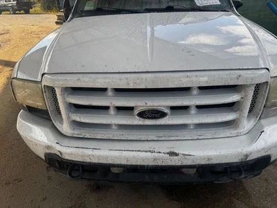 Parrilla delantera usada se adapta a: camioneta Ford F350SD 2004 pintada envolvente con ba pintado Foto 1 de 4