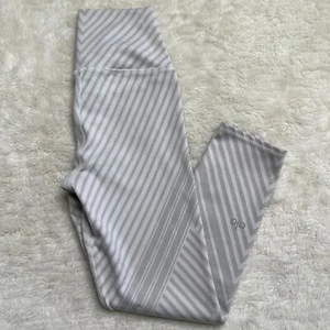 Alo Women's White Grey Cropped Mid Rise Striped Leggings Size XS - Picture 1 of 7