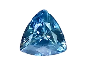 0.74 CTS Green natural sapphire Trillion cut loose gemstones "see video" - Foto 1 di 3
