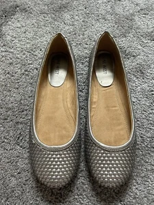 Women’s Nine West Metallic Silver Flats 91/2M - Picture 1 of 3
