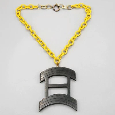 Green Carved Bakelite Catalin Asian Theme Chartreuse Celluloid Chain Necklace - Image 1 of 4