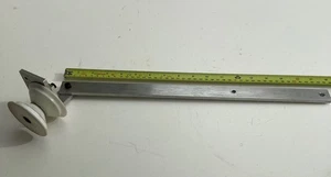 35mm KINOPROJEKTOR FILMTRANSPORT / FÜHRUNGSROLLE UND 45cm ALU ARM - Bild 1 von 4