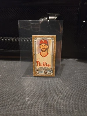 Mini paralelo dorado #146 Phillies Topps Allen & Ginter Bryce Harper 2025 Foto 1 de 2