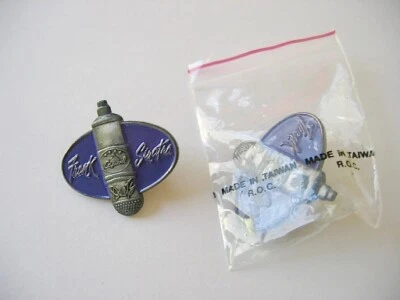 FRANK SINATRA "DUETOS" RARO ALFINETE ESMALTADO LEGAL VEM FECHADO EM POLYBAG ORIGINAL - Imagem 1 de 4