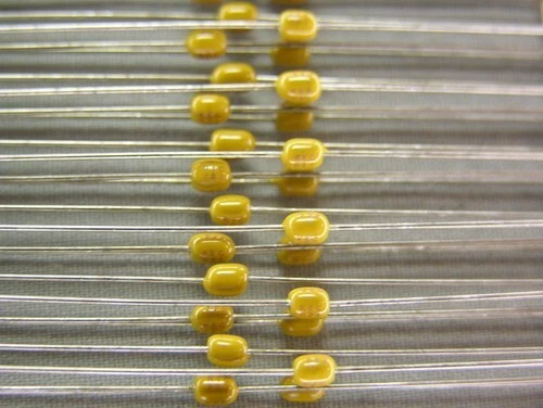 100 condensadores cerámicos axiales AVX SA101C222KAA 2200pF 10 % 100 V X7R Foto 1 de 1