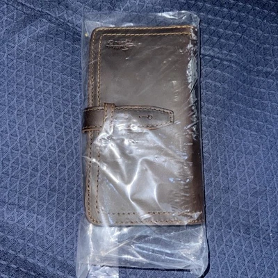 Saddleback Big 皮革钱包深咖啡棕色。 尺寸 W5 英寸 H9 英寸 D1” — 第 1/4 张图片