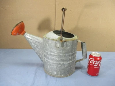 Regador vintage de aço galvanizado para jardinagem com bico rosa - Imagem 1 de 4