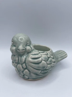 Candelabro de cerámica Chubby Bird esmaltado acabado verde claro craquelado 5,5” L x 3,5” H Foto 1 de 4