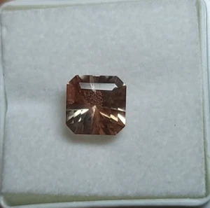 Oregon Sunstone Hand Cut Natural Loose Gemstone (2.2 ct.) (7.5 mm) - Picture 1 of 7