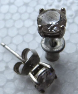 STERLING SILVER STUD EARRINGS WITH A CUBIC ZIRCONIA - Picture 1 of 2