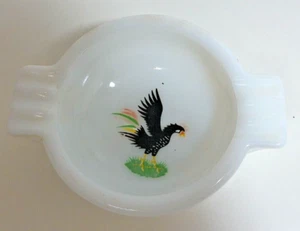 VINTAGE HAND-PAINTED WHITE MILK GLASS ROOSTER CHICKEN ASHTRAY - Picture 1 of 1