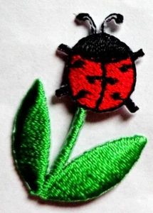 Apliques bordados para planchar Ladybug, 7/8 x 1+3/8 pulgadas - Imagen 1 de 1