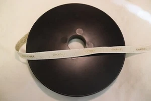 NASTRO CONFEZIONE REGALO CHANEL BIANCO E ORO 25 IARDE *NUOVO - Foto 1 di 2