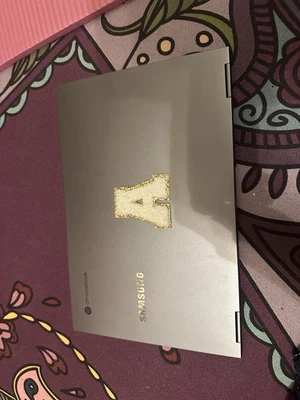 Samsung ChromeBook 13,3 pulgadas (256 GB, Intel i5 1021u., 1,60 GHz, 8 GB)... Foto 1 de 4