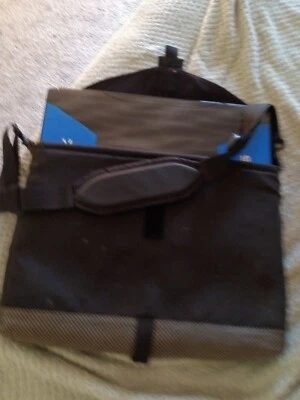 Laptop para juegos Dell XPS M1730 2,5 GHz/4 GB 17" con estuche sin cargador incluido Foto 1 de 2