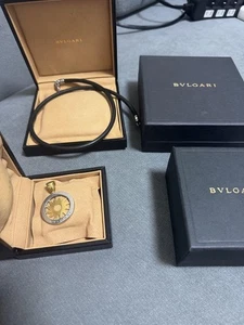 Gargantilla colgante BVLGARI Tondo Sun oro amarillo 18k SS usada con caja bolsa para el polvo - Imagen 1 de 3