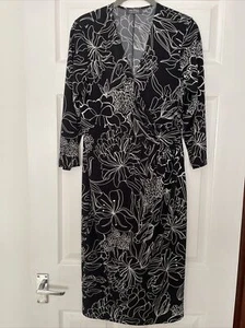 MR MAX dress 3/4 sleeves V neckline crossover at bust Size L Mono Worn Once - Picture 1 of 6