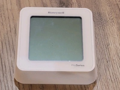 Honeywell TH6320WF2003 T6 Pro Series Wifi Thermostat - Image 1 of 4