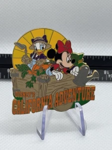 Disneyland California Adventure Daisy and Minnie Harvesting Pin Rare - Bild 1 von 2
