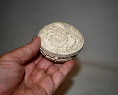 Antigua caja de cosméticos de cerámica cubierta cantada/cantada sin esmaltar Foto 1 de 4