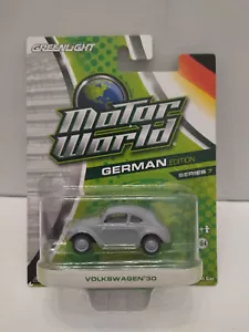 VOLKSWAGEN BEETLE 30 GERMAN EDITION MOTOR WORLD S7 1:64 GREENLIGHT - Imagen 1 de 2