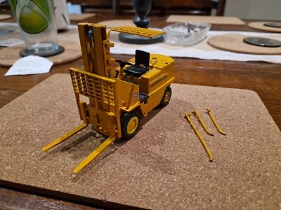 Gescha/Conrad Die-Cast Model Forklift Jack LIA Truck Caterpillar CAT V60. - Image 1 of 4