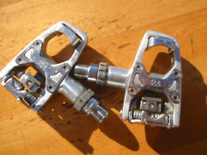 Wellgo R-4 Clipless Road Pedals Silver Alloy - Ajustable Tension- Just 312 grams