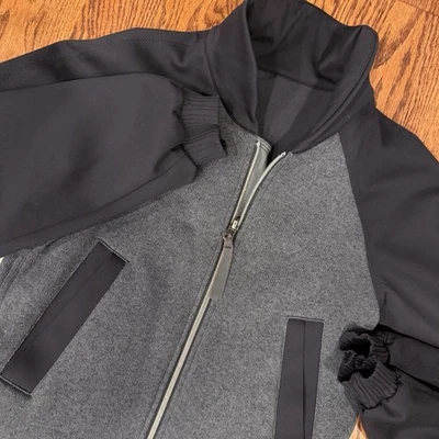 Jaqueta de Lã Lululemon Both Ways Bomber Reversível Feminina 6 Pequena Preta Cinza - Imagem 1 de 4