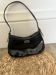 90s Y2K Guess Black Patent Faux Leather Shoulder Mini Handbag Silver Logo - Picture 1 of 6