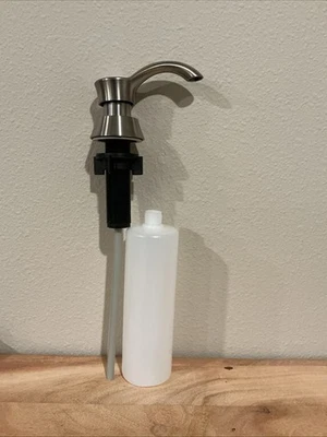 Dispensador de jabón Delta repuesto cepillado tamaño estándar Foto 1 de 3