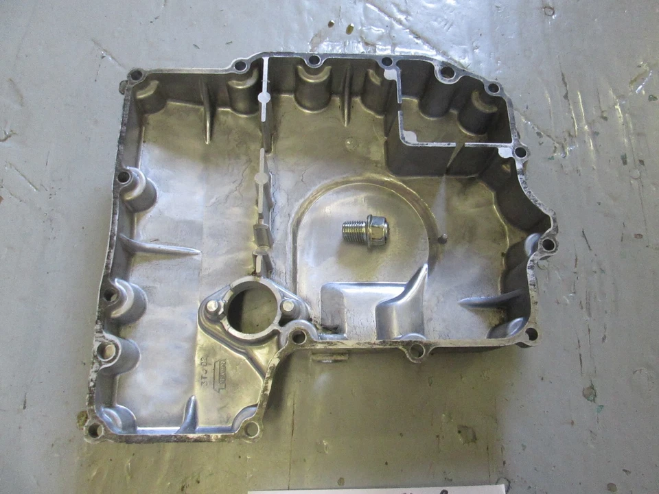 1995 - 2007 YAMAHA YZF600R  OIL PAN ( STRAINER COVER ) 4YR-13417-00-00 ( GOOD ) - Image 1 of 4