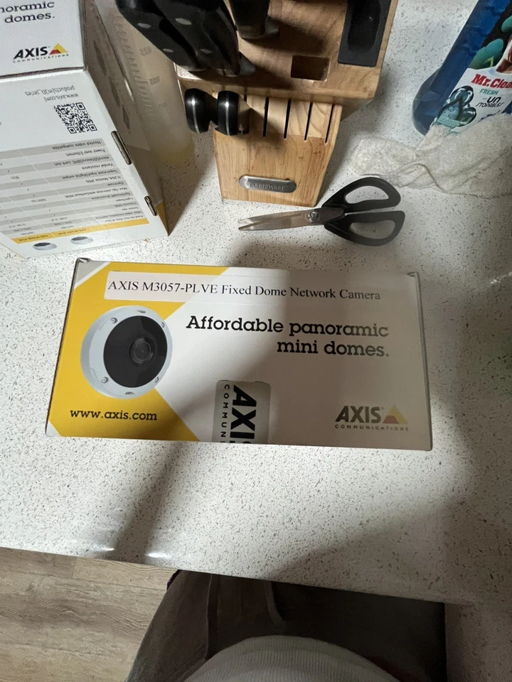 Cámara de red IP domo fija Axis 01178 001 M3057-PLVE 360 exterior/interior Foto 1 de 3