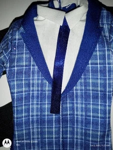 Mattel Ken 2015 Fashion Pack blau karierte Jacke, schwarze Hose, blaue Schuhe - Bild 1 von 4