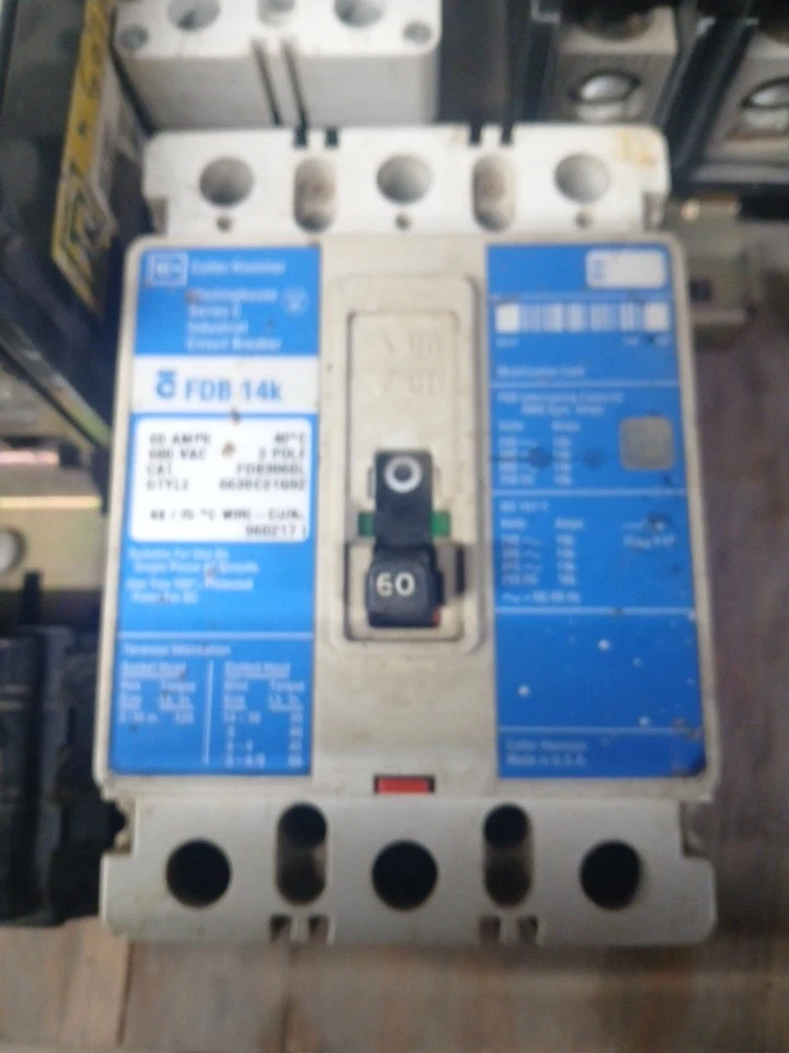 Westinghouse Hmcp 100 安培断路器 Hcmp100Rsc 带 A1X1Lb 辅助开关保证 — 第 1/1 张图片