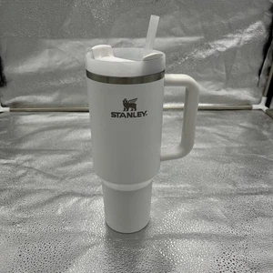 Stanley Quencher 40 Unzen Thermo Edelstahl Becher weiß mit Strohhalm - Bild 1 von 11