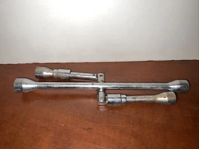 Vintage 4-Way Cross Folding Lug Wrench Tire Nut Tool 7/8,13/16,3/4 - Image 1 of 3