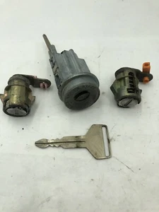1993 Toyota 4Runner Ignition DRIVER PASSENGER Doors Locks W/KEY OEM Original Set - Picture 1 of 7