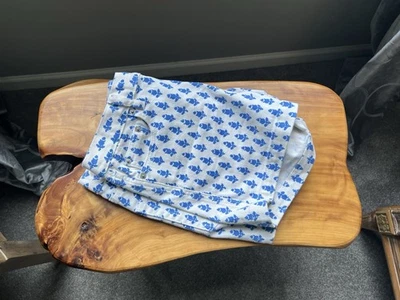 J. Pantalón corto de mezclilla Crew elástico blanco roto con patrón floral azul entrepierna de 3"" talla 0 Foto 1 de 4